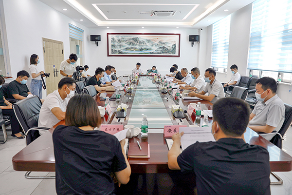 長沙經開區管委會主任張慶紅一行調研頂立科技 (4).JPG